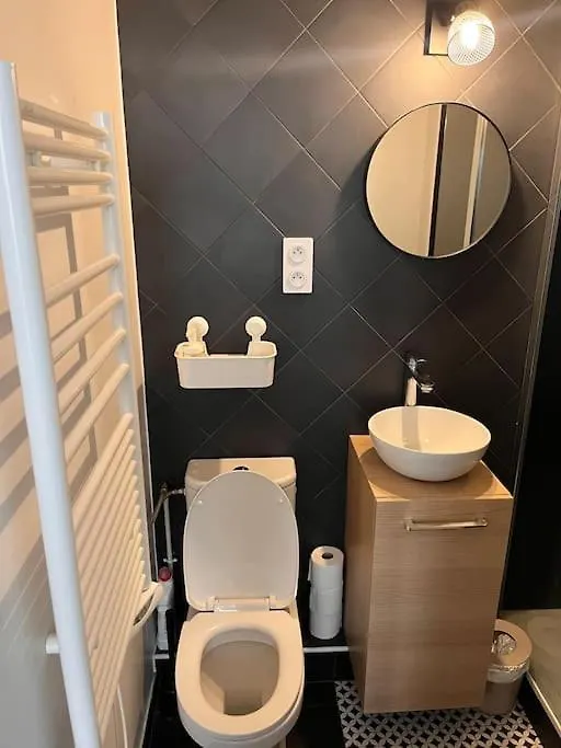 Moderne Montmartre 2 A 4p * باريس